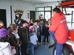 Mina visita bombeiros 02.JPG