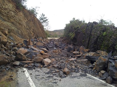 Estrada vale da ursa 02.jpg