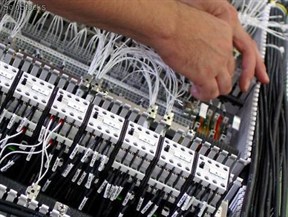 montagem-de-quadros-eletricos-1090170z0.jpg